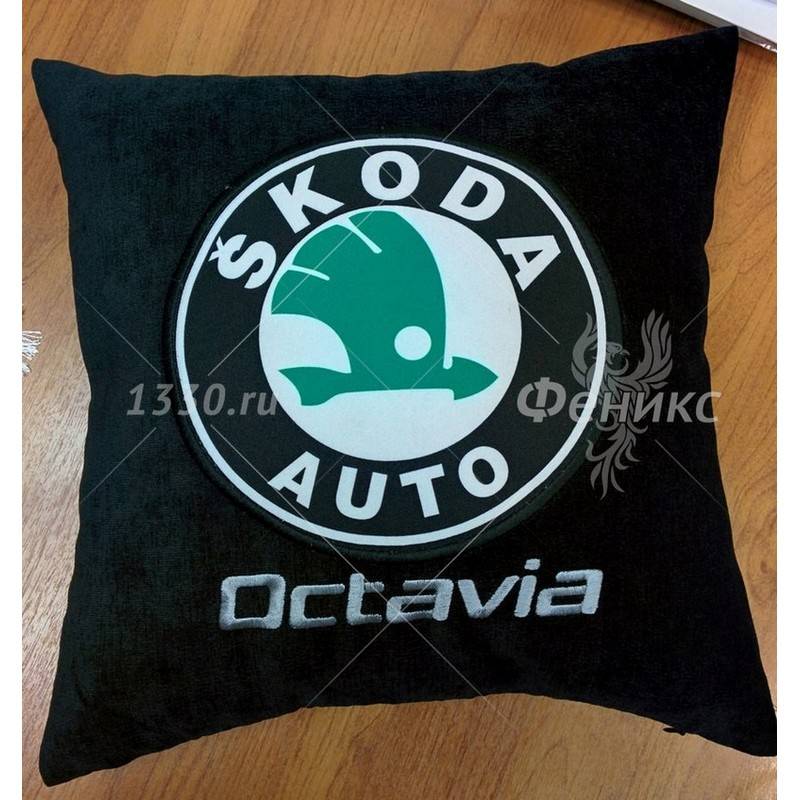 Подушка с логотипом и номером автомобиля