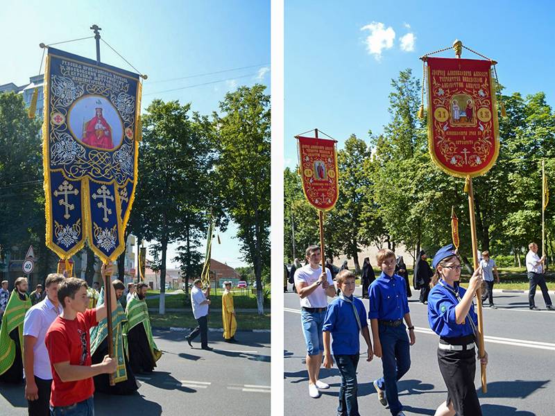 Наши хоругви на крестном ходе